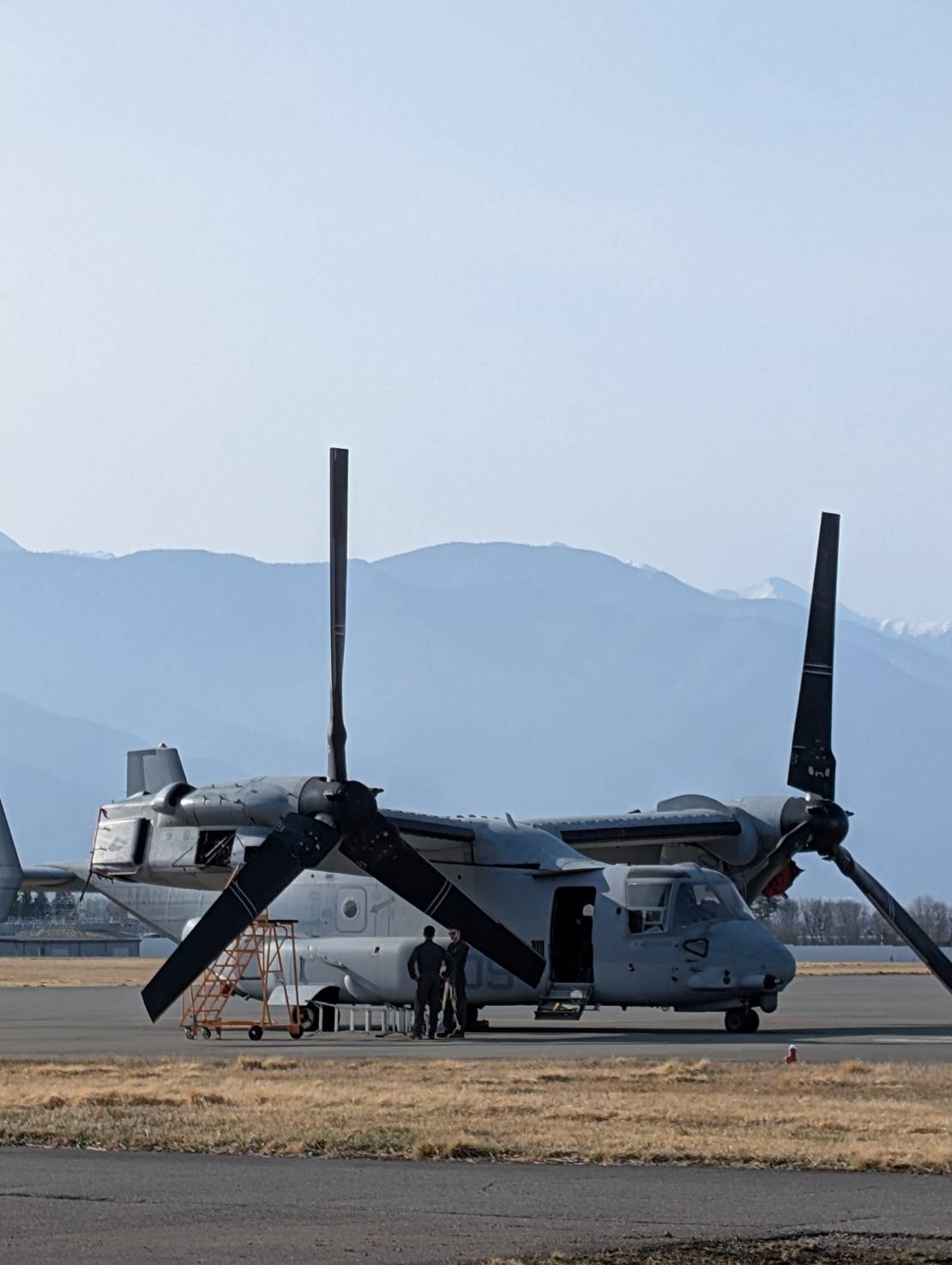 松本空港にオスプレイ着陸